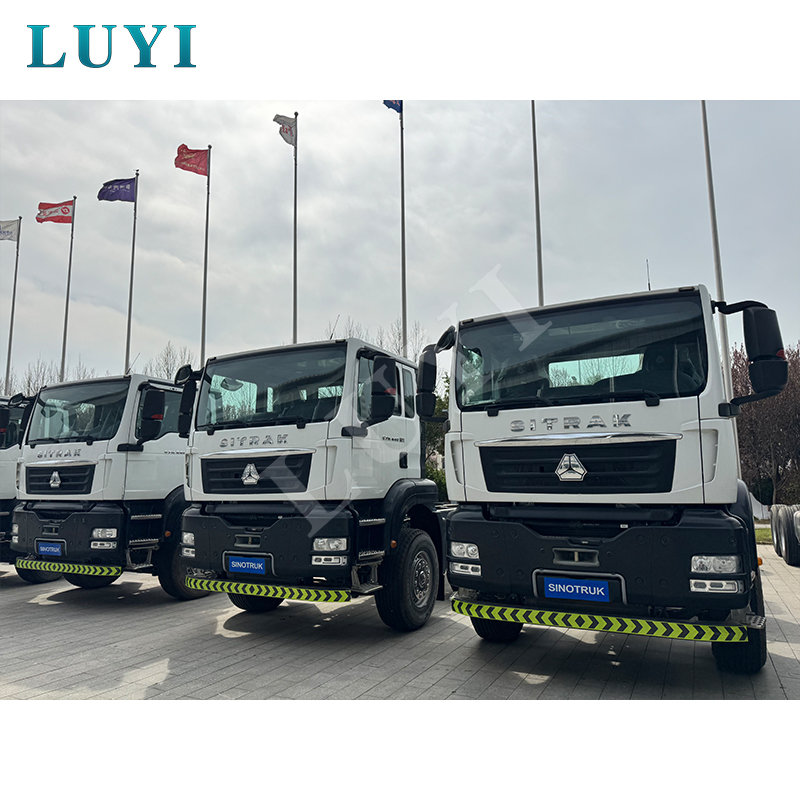 Sinotruk SITRAK C7H 8*4 440 л.с., который можно использовать в качестве самосвала, разбрызгивателя воды и цементного смесителя