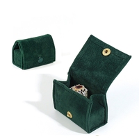 Mini pochettes de bijoux en velours avec logo personnalisé en gros d'usine porte-anneau en velours pochette de protection des boucles d'oreille de voyage étui à bijoux