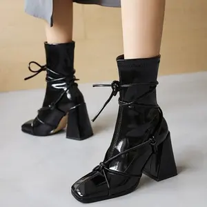 Yeni tasarım kadınlar yüksek topuklu ganimet dokuma kayışı dantel kare ayak yarım çizmeler kaymaz ayakkabı kış