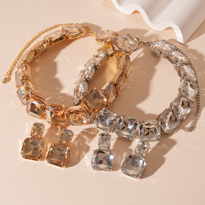 Ensemble de bijoux pour femmes, 2 pièces, boucles d'oreilles carrées et collier, strass, style européen/américain, luxe léger, élégant, haut de gamme - Product Image 2