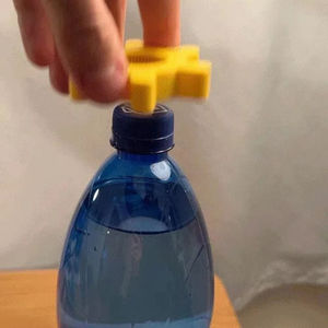 Abridor de Botellas Giratorio de Plástico Amarillo, Herramienta de Cocina para el Hogar y Bar, Fácil Apertura de Tapas, Apto para Uñas Largas, LM LM25359 - Product Image 6