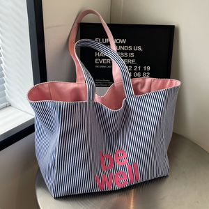 Sac à bandoulière en toile de grande capacité rayé pour femmes Design réversible Sac de voyage double face Sac à main à rayures contrastées - Product Image 6