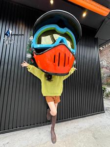 Estatua de casco de fibra de vidrio personalizable, decoración de negocios versátil para cafeterías, puestos de <span class=keywords><strong>comida</strong></span>, centros de mensajería y atracciones turísticas - Product Image 2