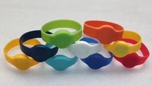 Giá rẻ 13.56MHz nhãn RFID <span class=keywords><strong>IC</strong></span> Vòng đeo tay dây đeo cổ tay dùng một lần làm xáo trộn bằng chứng giấy Vòng đeo tay chip siêu nhẹ cho phòng tập thể dục - Product Image 3