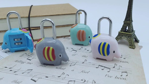 Khóa mật khẩu bốn vị trí bảo mật cao mới được thiết kế phòng tập thể dục an toàn chống trộm hợp kim kẽm khóa móc - Product Image 6