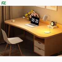Bureau d'ordinateur moderne et minimaliste, durable, pour étudiants, usage domestique, petit appartement, chambre à coucher, table simple, établi, écologique