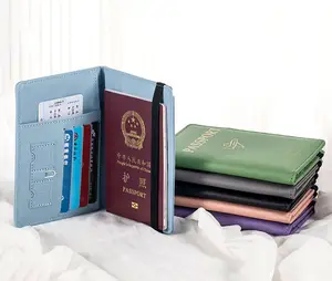 Articles essentiels d'affaires et de loisirs pour les voyages à l'étranger porte-passeport Porte-billet d'avion en cuir PU antivol léger
