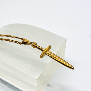 Colgante de acero inoxidable con forma de espada para hombre, joyería Punk, cuchillo de armas cortas - Product Image 4