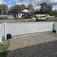 Automatische slimme 3-fasen schuifpoortmotor, 18 voet lang, Australische stijl, veiligheidsomheining, duurzame aluminiumlegering, zwenkmotor