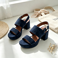 Nouvelles sandales compensées bleu foncé pour femme, antidérapantes, à bout ouvert, double bride à boucle, imperméables, légères, pour l'été, chaussures quotidiennes élégantes