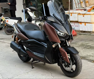 Yamaha <span class=keywords><strong>XMAX</strong></span> 300 - Diseño Elegante, Motor Monocilíndrico de 292 cc, Ideal para Recorridos Urbanos y de Larga Distancia - Product Image 4