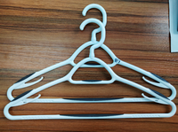 Cintres en plastique blanc robustes antidérapants en PP-TPR à double couleur, lot de 6 cintres en plastique avec carte en papier