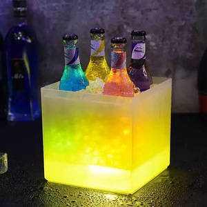 Cubo de Hielo de Alta Gama con Acabado Dorado para Restaurantes y Bares, Cubo de Champán LED Personalizable para Suministros de Hotel - Product Image 1