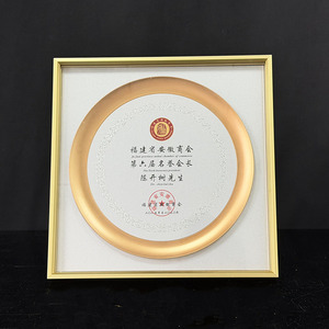 Plaque de reconnaissance professionnelle <span class=keywords><strong>et</strong></span> de reconnaissance commerciale en bois doré encadrée sur mesure pour <span class=keywords><strong>chambre</strong></span> de <span class=keywords><strong>commerce</strong></span> MH-J017 - Product Image 2