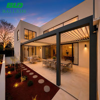 Pergola sur mesure à prix compétitif, installation facile, système de toit à lames orientables toutes saisons, pergola pare-soleil avec volet d'intimité pour événements extérieurs