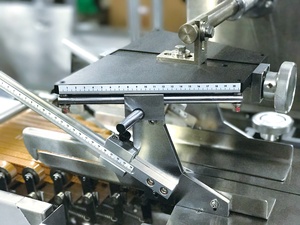 Máy Đóng Gói Dòng Chảy Chuyển Động Đa Năng Đa Năng Chất Lượng Cao Máy Đóng Gói Bằng Nhựa, Bao Bì Giấy Max.500mm - Product Image 4