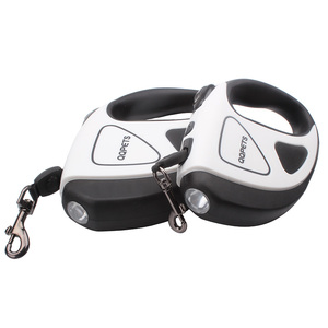 Correa retráctil automática para mascotas con manos libres de alta calidad, bloqueo de una tecla, cuerda de tracción de nailon duradera, luces <span class=keywords><strong>LED</strong></span> impresas para perros - Product Image 4