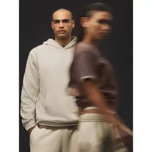 Camiseta unisex de manga corta y tejido grueso para merchandising - Product Image 2