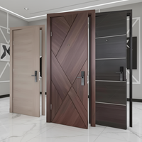 Porte battante intérieure en bois sur mesure, design moderne en bois pour maisons, appartements, villas et projets résidentiels