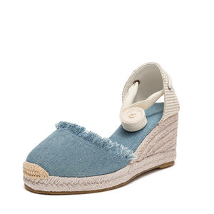 <span class=keywords><strong>Espadrilles</strong></span> <span class=keywords><strong>compensées</strong></span> en jean bleu pour femme, avec bordure effilochée, empeigne en jean, lanière de cheville assortie et semelle compensée en jute tressée, sandales d'été confortables - Product Image 5