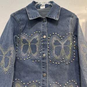 Ensemble <span class=keywords><strong>veste</strong></span> et pantalon <span class=keywords><strong>en</strong></span> <span class=keywords><strong>jean</strong></span> pour adolescentes 2026, nouveau modèle papillon à col ouvert entièrement orné de diamants - Product Image 2