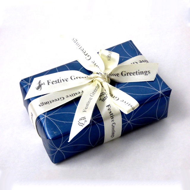 Атласная лента из полиэстера цвета слоновой кости с напечатанным логотипом на заказ