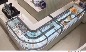 Vitrine Réfrigérée de Pâtisserie OEM d'Usine à Température Unique, Éclairage LED, Deux Portes Vitrées Courbes, Luxe, Refroidissement par Air, pour Présentation de Gâteaux - Product Image 6