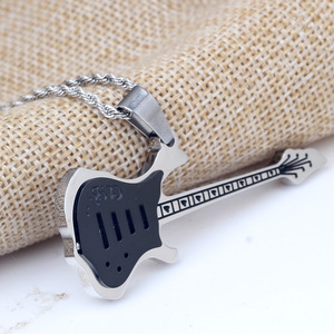 Collar con colgante de guitarra de acero inoxidable, negro con cadena plateada de 55 cm, para hombre, joyería de moda rock punk, regalo, uso diario - Product Image 2