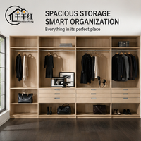 Dressing sur mesure avec étagères ouvertes, tiroirs, tringles de suspension et éclairage LED pour projets hôteliers, villas et appartements