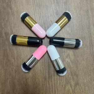 2025 nuovi pennelli Makeup singoli spessi manico portatile in polvere fard evidenziatore pennello <span class=keywords><strong>fondotinta</strong></span> bianco nero per il trucco - Product Image 5