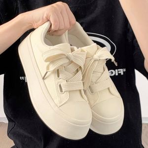 Baskets en toile blanches à semelle épaisse pour femme, style coréen, respirantes, décontractées, tendance, polyvalentes, pour étudiantes - Product Image 1