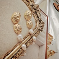 Anting-anting Mutiara Baroque Panjang Sedang Aimgal Abad Pertengahan: Peniti Telinga Perak 925, Perhiasan untuk Liburan & Pesta yang Menawan
