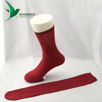 100% chaussettes habillées pour hommes en polyester durable jetable en vol respirant tissé pied anti-dérapant motif à pois