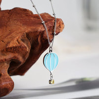 Collier tendance en acier inoxydable 316L avec pendentif montgolfière pour femme – Idéal pour un anniversaire