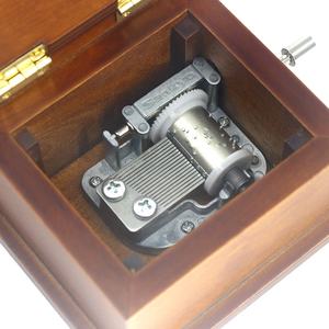 Caja de música de madera maciza, tallado personalizado, retro, creativo, regalo de cumpleaños y vacaciones, venta al por mayor - Product Image 6