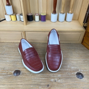 Mocasines de Cuero 100% Piel de Cocodrilo Color Vino Tinto para Hombre al por Mayor – Suela Blanca Gruesa, Sin Cordones, OEM/ODM Disponible - Product Image 4