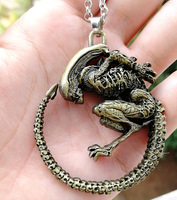 Collier gothique cool pour homme avec pendentif Alien Queen de l'Alien Predator de la série War for the Planet of the Apes