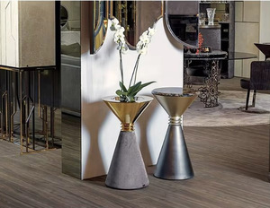 Tavolino da Salotto Contemporaneo di Lusso con Base in Acciaio Inox, Forma a Clessidra e Piano in Vetro a Specchio - Product Image 3