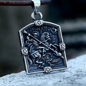 Perhiasan Liontin Hip Hop Paling Trendi Liontin Hip Hop Baja Anti Karat Berlapis Emas Liontin Santo Yohanes untuk Pria Anak-anak - Product Image 1