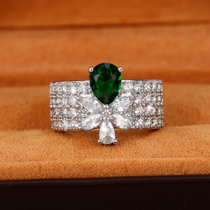 Anello Cocktail F1789 con Fiore in Oro Bianco, Moissanite Taglio a Pera, Incastonatura a Pavé, Gioiello da Festa per Donne - Product Image 2