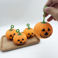 Jouet Squishy Citrouille d'Halloween, Balle Anti-Stress Tête de Citrouille Remplie de Farine, Jouet Farceur Amusant pour Enfants et Adultes