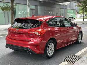 <span class=keywords><strong>Ford</strong></span> <span class=keywords><strong>Focus</strong></span> Hatchback EcoBoost <span class=keywords><strong>ST</strong></span> <span class=keywords><strong>Line</strong></span> Voiture d'occasion bon marché Sièges automatiques en cuir Toit panoramique foncé Caméra arrière R18 Pneus gauche - Product Image 5