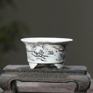 Maceta Redonda de Cerámica para Bonsái en Miniatura con Tres Patas, Pintada a Mano con Escena de Nieve, Arcilla Blanca y Arcilla Púrpura - Product Image 1