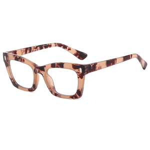 Lunettes de lecture rectangulaires noires anti-lumière bleue pour femmes, style visage ovale 2024 - Product Image 5