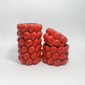 Nouveau design pot de fleur de fraise pour la décoration de la maison collections de fruits <span class=keywords><strong>vase</strong></span> à fruits en céramique <span class=keywords><strong>vase</strong></span> à fleurs en céramique de fraise de fruits