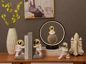 ديكور إضاءة LED بمنفذ USB لغرف الأطفال، مصابيح طاولة حديثة ليلية، تمثال رائد فضاء من الراتنج لغرف النوم، لليوجا والتأمل وديكور المنزل - Product Image 4