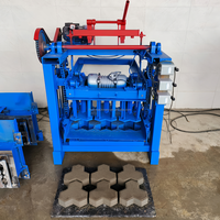 Machine à fabriquer des blocs creux et des pavés en cendres volantes avec fonctionnement automatique du moteur