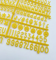 Lettres en plastique jaunes de 3/4 po (340 caractères) pour tableau à lettres en feutre interchangeable