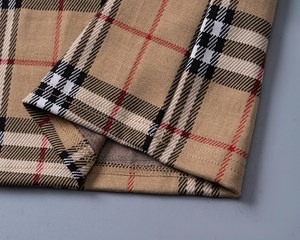 ชุดเสื้อผ้าฤดูร้อนยูนิเซ็กซ์ ผ้าฝ้าย 100% ระบายอากาศได้ดี แบรนด์ Burberry เสื้อยืดแขนสั้นลำลองสำหรับผู้ชาย กางเกงขาสั้นสีพื้น ผ้าถัก - Product Image 4