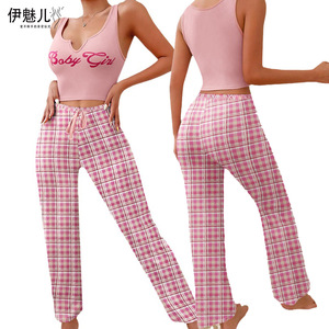 Conjunto de ropa para estar en casa de estilo europeo y americano para mujer, con chaleco, pantalones a cuadros con bloques de color y top con estampado de letras. - Product Image 2